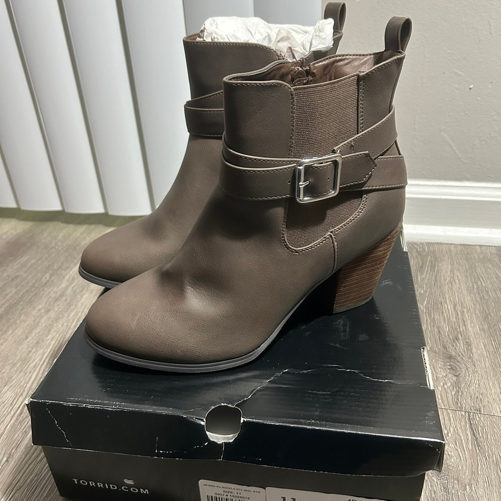 Torrid Ankle Boots Size 11 Brown Buckle Detail Stacked Block Heel New in Box